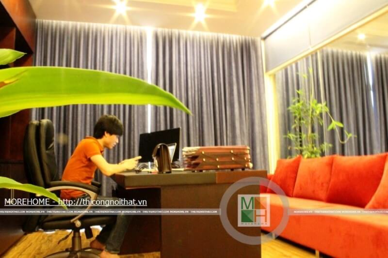 Văn phòng Mr Tuấn tại chung cư Royal City là nội thất gỗ tự nhiên thanh lịch và sang trọng với phong cách thiết kế hiện đại