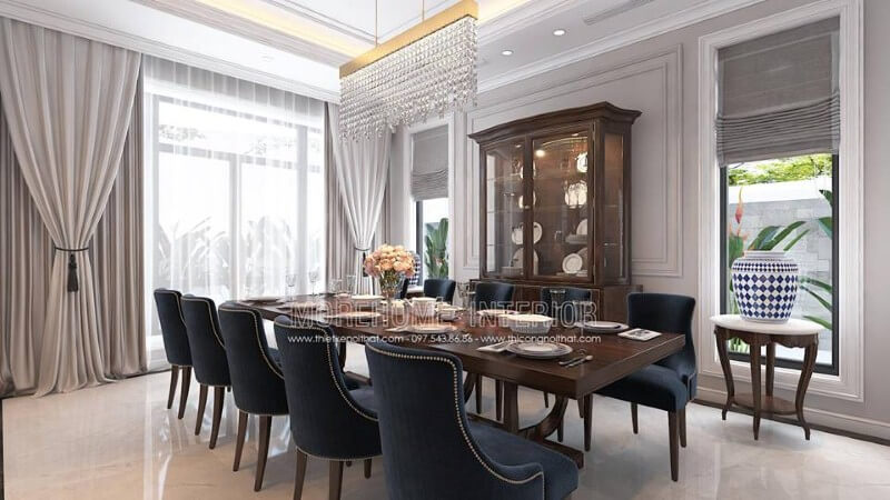 Sắp xếp nội thất phòng ăn gỗ óc chó tân cổ điển đẹp, sang trọng từ bàn gỗ nguyên khối, ghế bọc nệm cao cấp, kệ, tủ kệ trang trí. Thiết kế nội thất